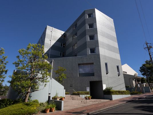 現代的な建物の外観