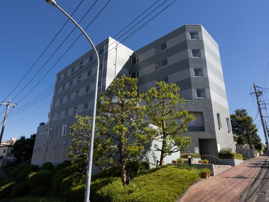 現代的な建物の外観