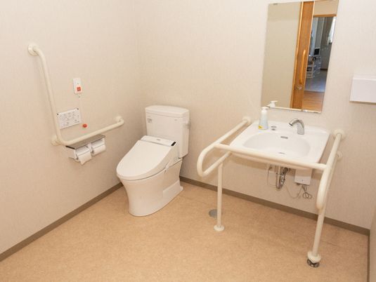 バリアフリーのトイレ設備