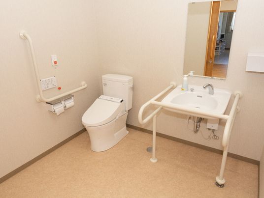 バリアフリーのトイレ設備