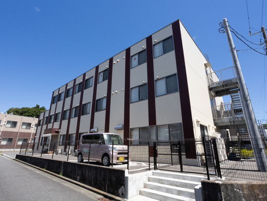 多階層の建物外観