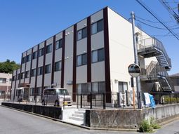 多階層の建物外観