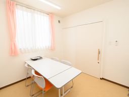 シンプルな居室の一角