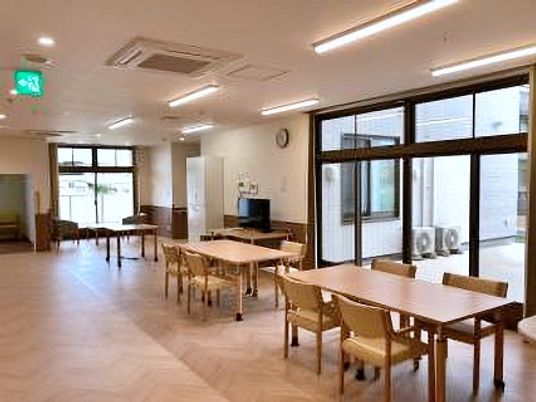 明るく広々とした部屋
