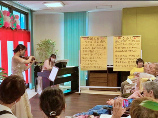 明るい音楽演奏の部屋
