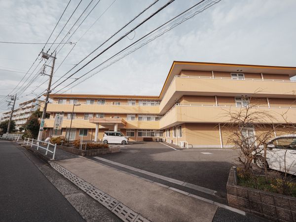 広々とした外観