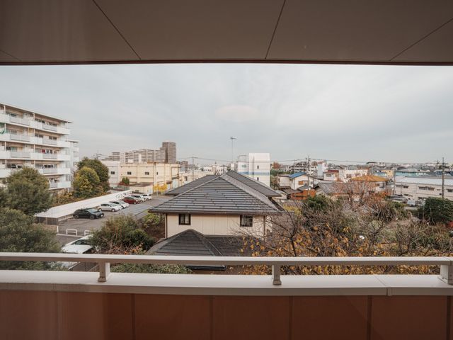 眺めの良いバルコニー バルコニー 市街地を一望できるバルコニーです。リラックスしながら景色を楽しめます。