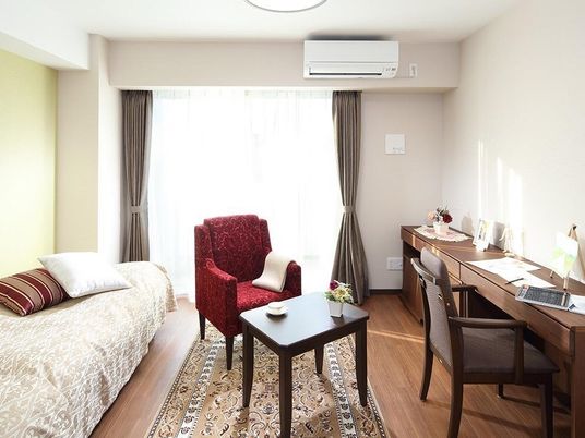 明るい個室の居室