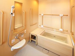 バリアフリーな浴室設備