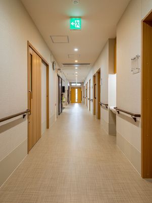 清潔感のある明るい廊下