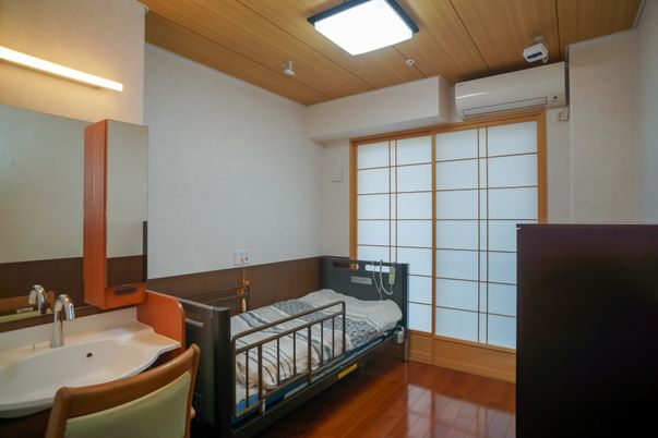 落ち着いた個室の居室