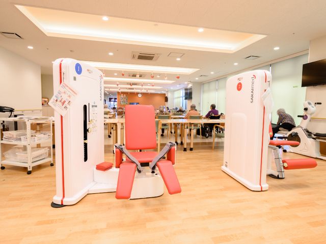 訓練機器のある空間 トレーニングマシーン 先進的な機能訓練機器が整う空間です。運動を通じて、体力の維持と向上を図ることができます。