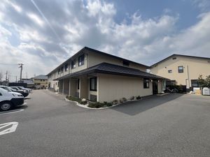 広々とした建物の外観