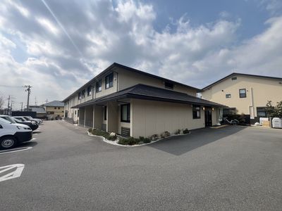 広々とした建物の外観