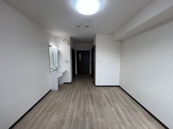 明るい個室の居室