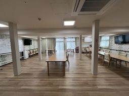 広々としたダイニングルーム