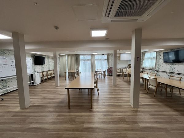 広々としたダイニングルーム