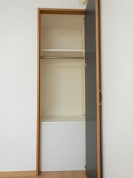 開けた状態のクローゼット