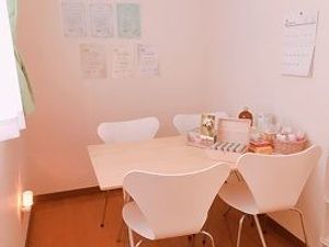 明るい食堂の一角  