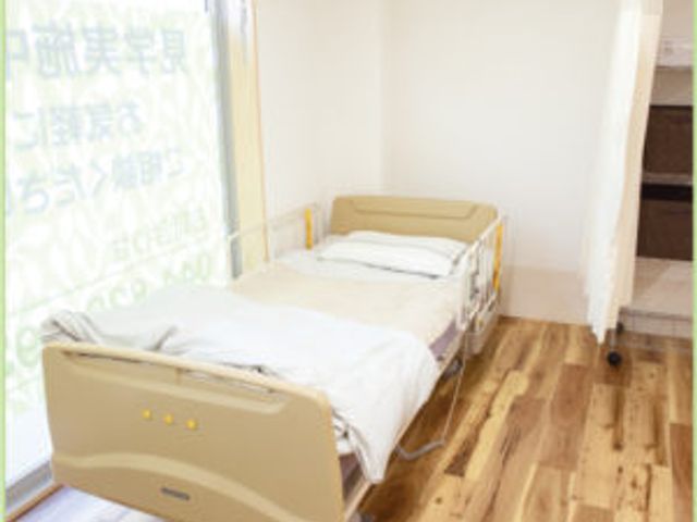 採光が特徴の居室 居室 広々とした居室には、心地よい自然光が差し込みます。快適に過ごせる空間となっています。