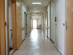 明るい綺麗な廊下