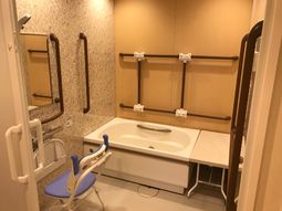 快適な手すり付き洗面台