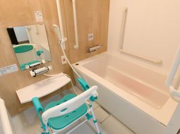 バリアフリー設計の浴室