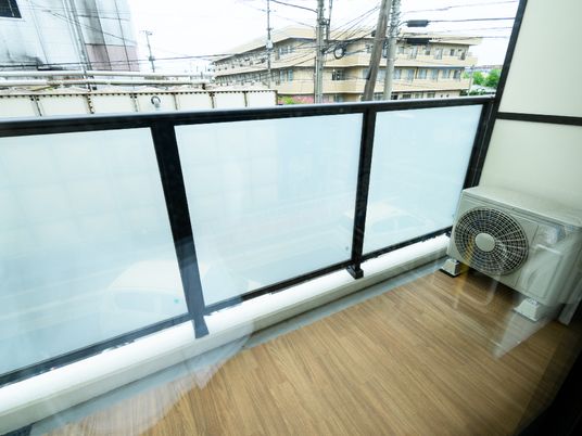 光が入る明るい廊下