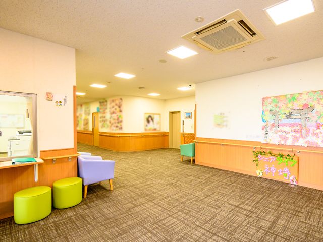 広々とした明るいロビー