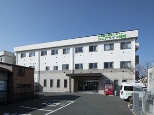 施設正面の外観  