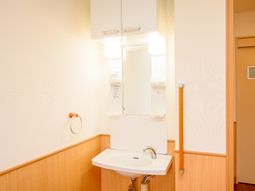 明るい洗面台の空間