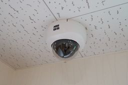 監視カメラの設置された天井