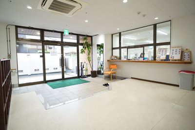 エントランスの広々とした空間