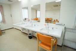 洗面所の明るい空間