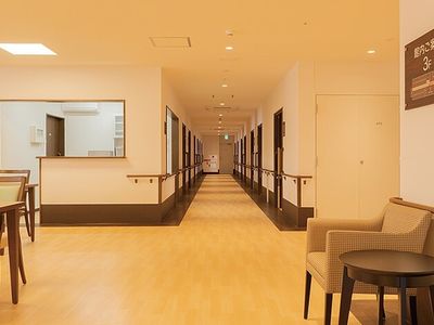 廊下の明るい空間
