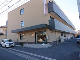 施設の正面写真