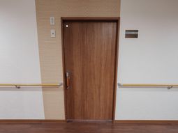 落ち着いた雰囲気の廊下