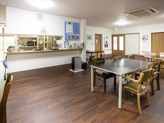 広々としたダイニングルーム