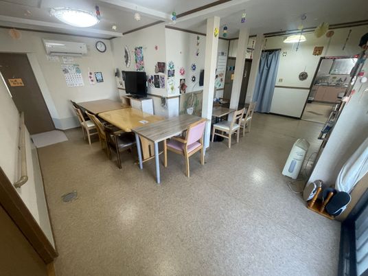 テレビのある共有スペース