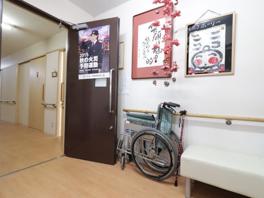 廊下と掲示物の様子