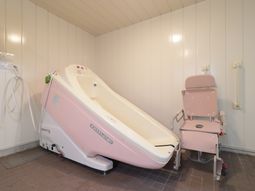 特殊浴槽とシャワーチェア