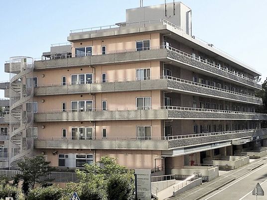 多階層の建物外観