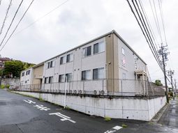 建物外観と駐車場