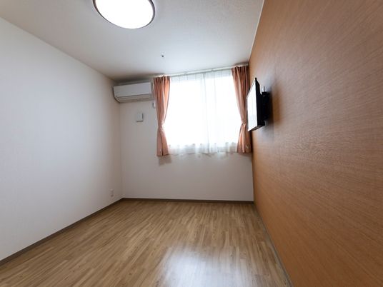 シンプルな明るい居室