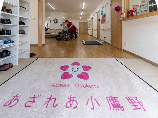 エントランスの明るい様子