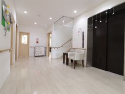 明るい廊下の一角