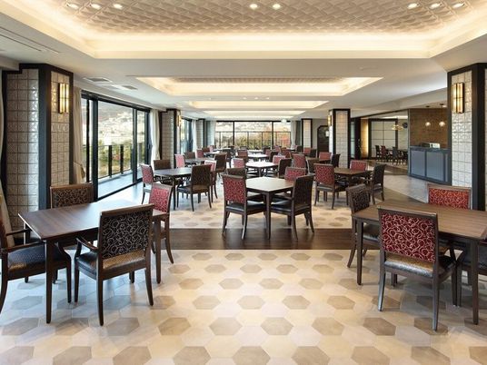 明るいダイニングスペース