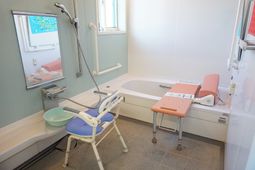 バリアフリーの浴室設備
