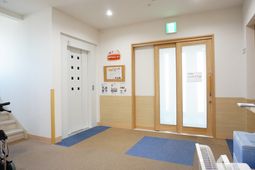 清潔感ある明るい廊下