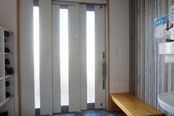 エントランスの明るい空間